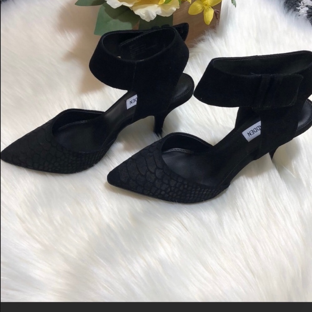 Steve Madden alligator embossed heels
